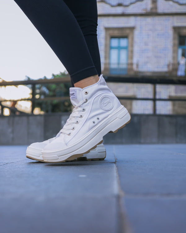 Cómo combinar mis tenis blancos